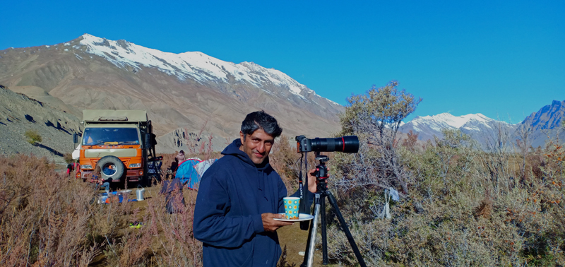 curated escorted guided photo tour leh ladakh with caravan campervan recreational vehicle motorhome to shoot landscape milkyway astrophotography light painting time lapse night sky startrails india. 