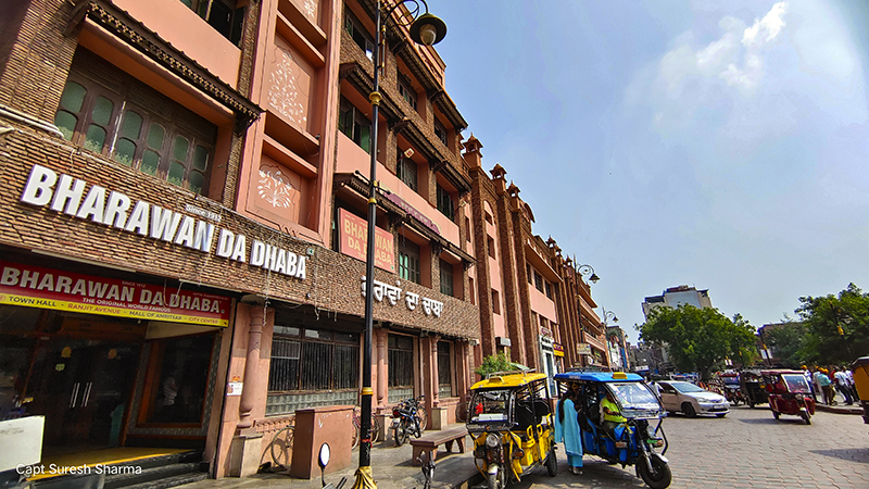 bharawan da dhaba at amritsar is the most famous place for punjabi traditional food foodies paradise india.