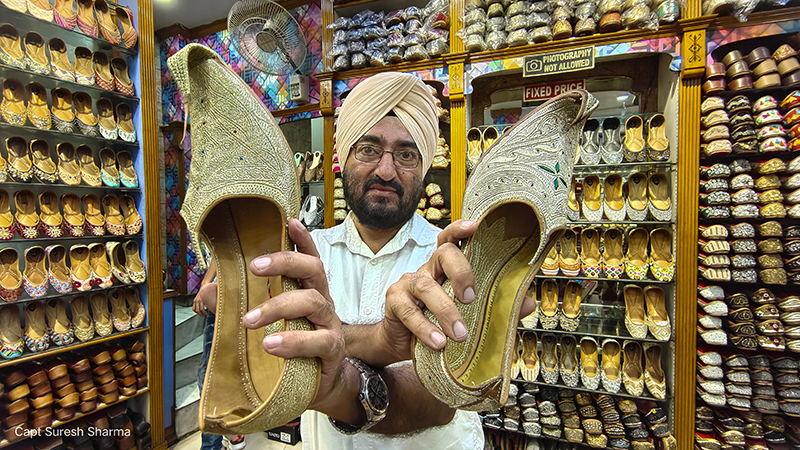 <img src="punjabi kasuri jutti tille wali amritsar.jpeg" alt="punjabi jutti kasuri tille wali is a traditional handmade shoe very popular in punjab kasur amritsar india"> 