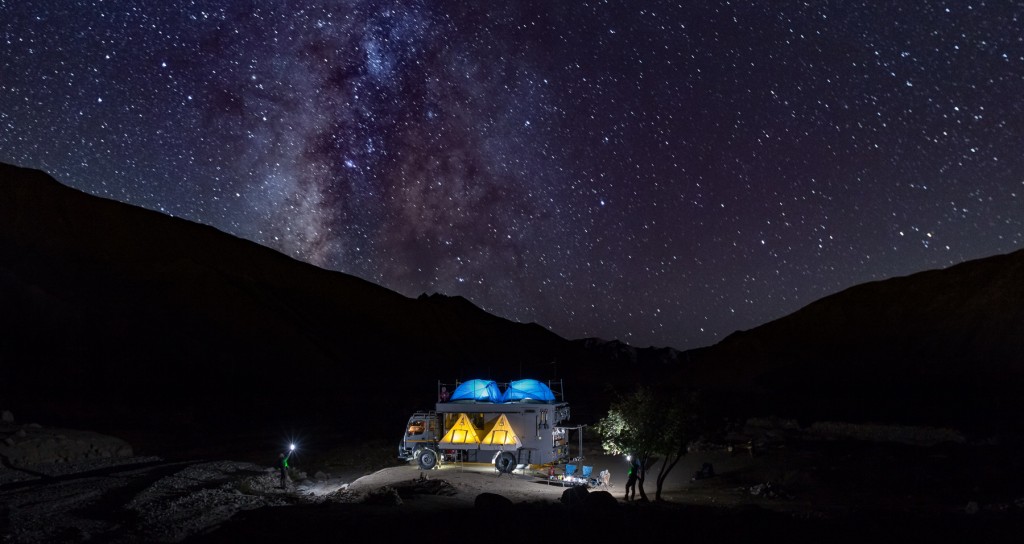 best astrophotography photo opportunities in leh ladakh caravan camping near river indus for night photography light-painting, star trails, milkyway campervan with overland truck vanlife camp in wilderness best for travel photography. 